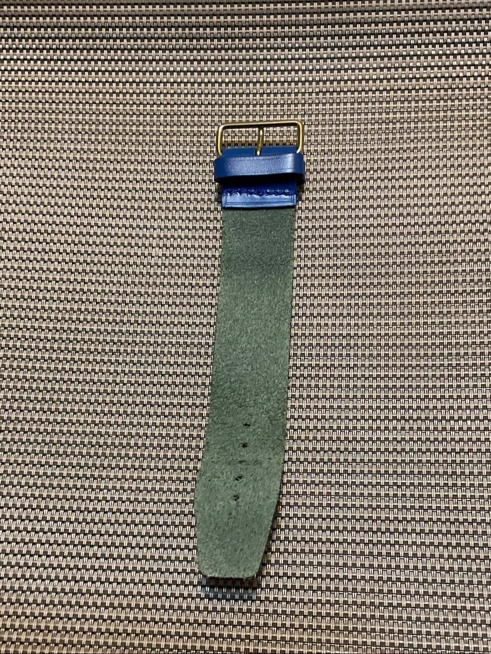 Louis Vuitton Blue Leather luggage strap with Gold-Tone Buckle - Picture 6 of 10